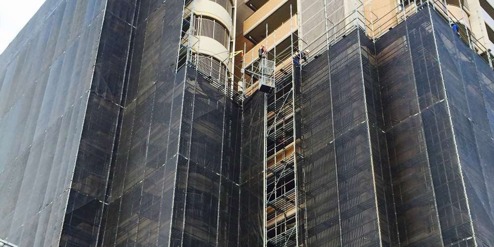 大規模マンション足場施工