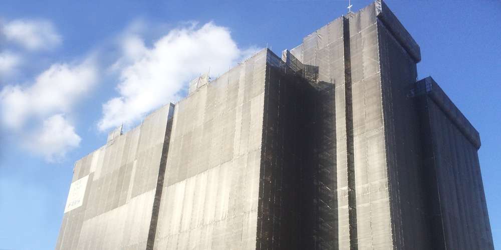 大規模マンション足場施工